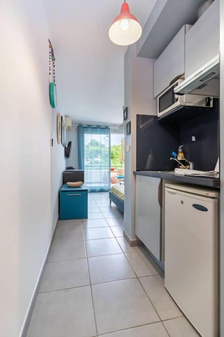 לה סאלין לה ביינס Flamboyant - Studio 2 Personnes Avec Lit De Qualite Hoteliere Separable Pour Couple Ou Amis Avec Tres Belle Terrasse A 12 Min A Pied Ou 4 Min En Voiture Du Lagon De L'Ermitage - St Gilles Les Bains מראה חיצוני תמונה