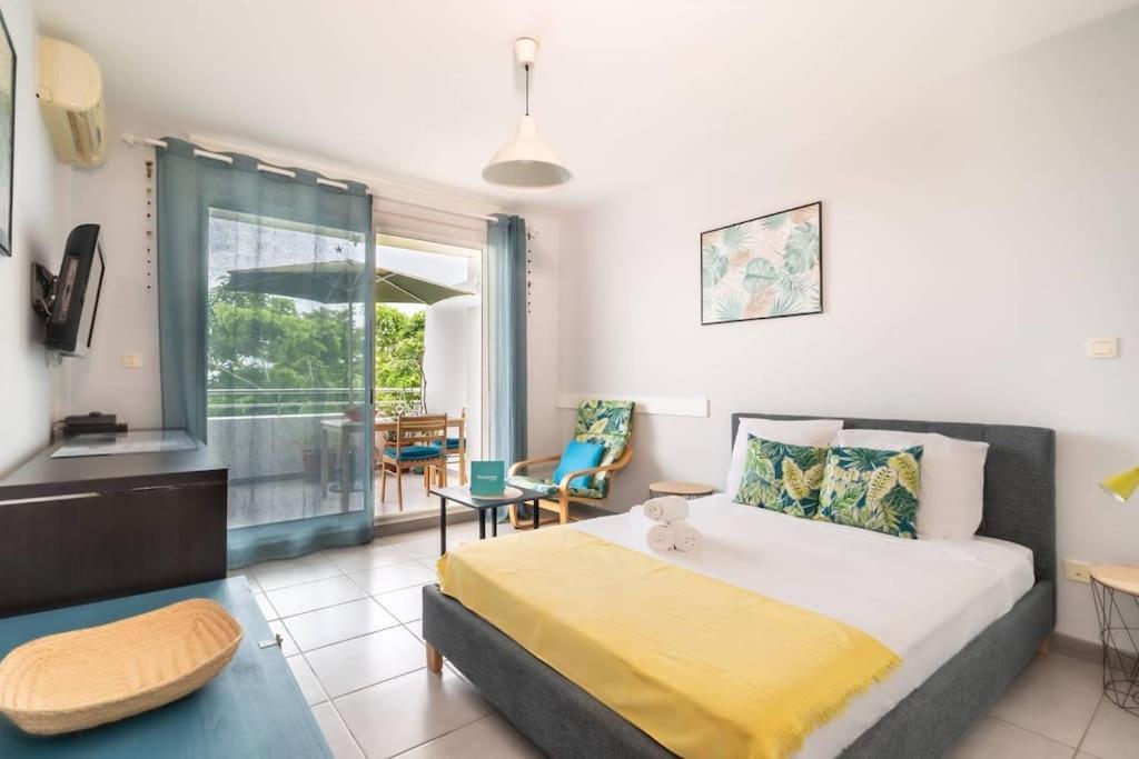 לה סאלין לה ביינס Flamboyant - Studio 2 Personnes Avec Lit De Qualite Hoteliere Separable Pour Couple Ou Amis Avec Tres Belle Terrasse A 12 Min A Pied Ou 4 Min En Voiture Du Lagon De L'Ermitage - St Gilles Les Bains מראה חיצוני תמונה